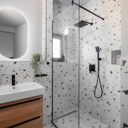 Apartamento Gironi With Pool, Jacuzzi