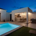 Gironi With Pool, Jacuzzi Tugare
