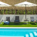 Gironi With Pool, Jacuzzi Tugare