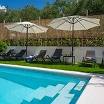 Gironi With Pool, Jacuzzi Tugare
