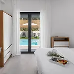 Gironi With Pool, Jacuzzi Tugare