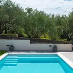 Gironi With Pool, Jacuzzi * Tugare