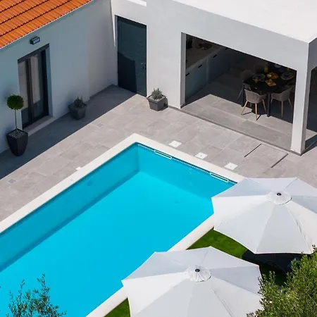 Gironi With Pool, Jacuzzi * Tugare