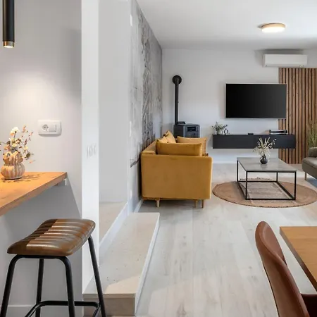 Gironi With Pool, Jacuzzi * Tugare