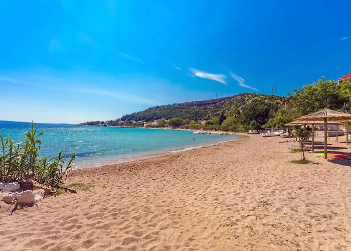 Gironi With Pool, Jacuzzi