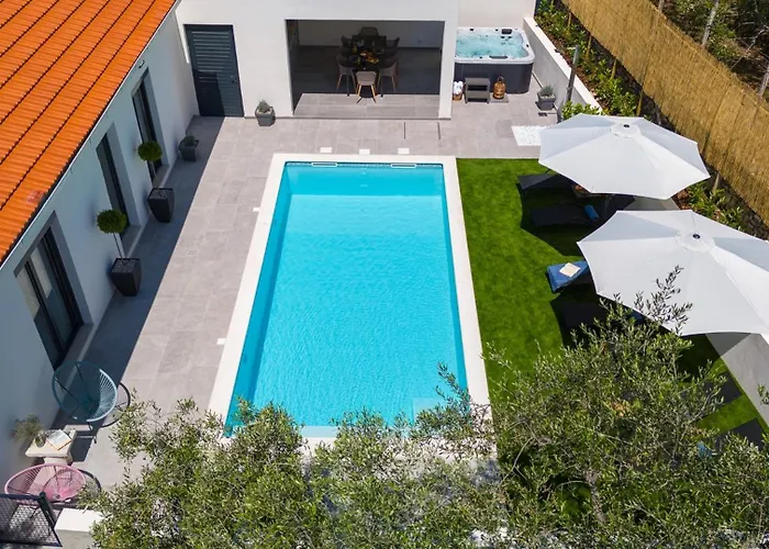 Gironi With Pool, Jacuzzi 아파트 Tugare